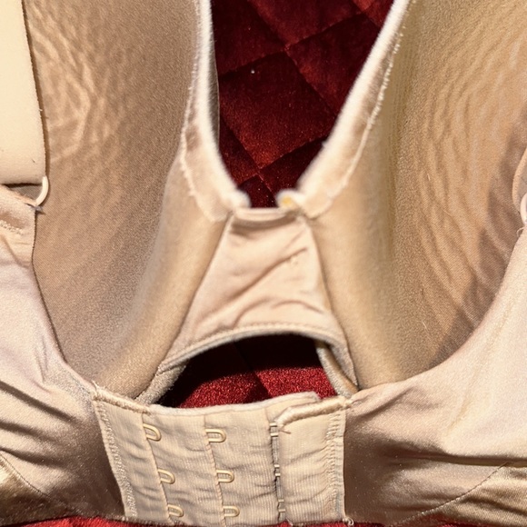 Victoria Secret Nude Push up Bra - Picture 4 of 9